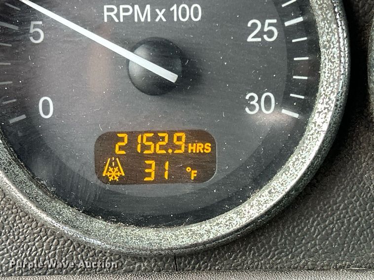 image for item DS0792 2012 Peterbilt  384 semi truck