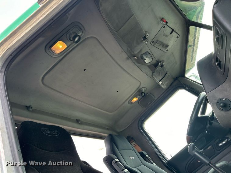 image for item DS0792 2012 Peterbilt  384 semi truck