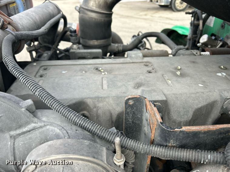 image for item DS0792 2012 Peterbilt  384 semi truck