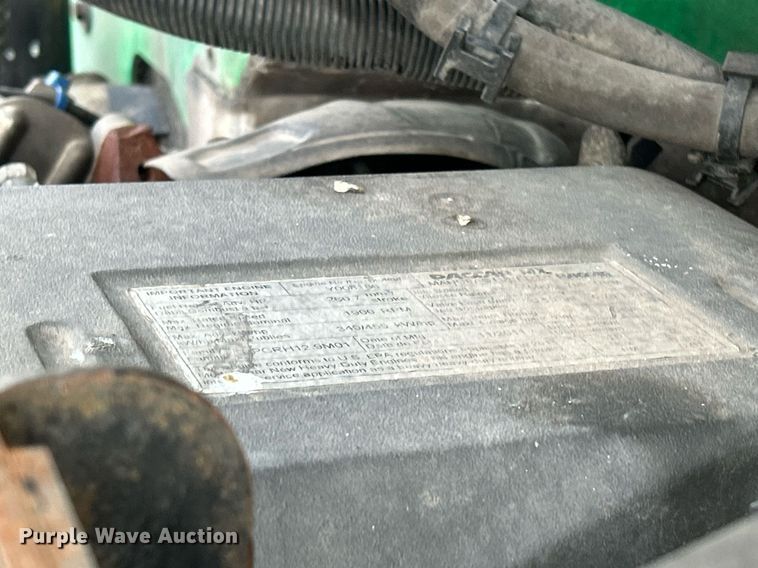 image for item DS0792 2012 Peterbilt  384 semi truck