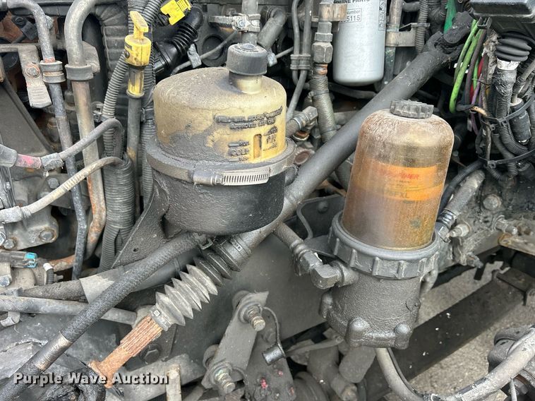 image for item DS0792 2012 Peterbilt  384 semi truck