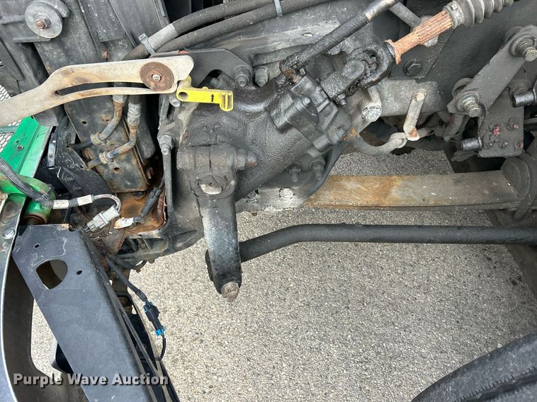 image for item DS0792 2012 Peterbilt  384 semi truck