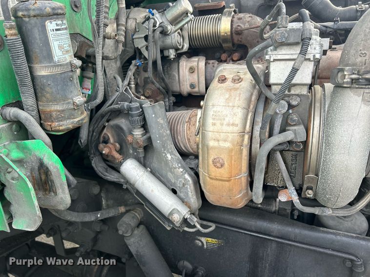 image for item DS0792 2012 Peterbilt  384 semi truck