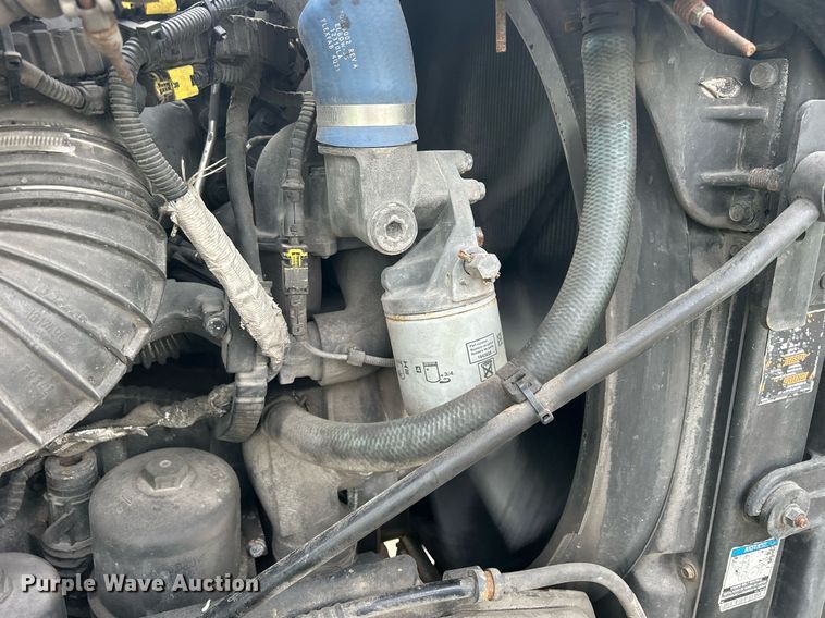 image for item DS0792 2012 Peterbilt  384 semi truck