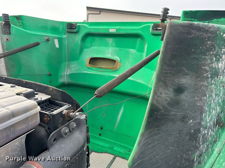 image for item DS0792 2012 Peterbilt  384 semi truck