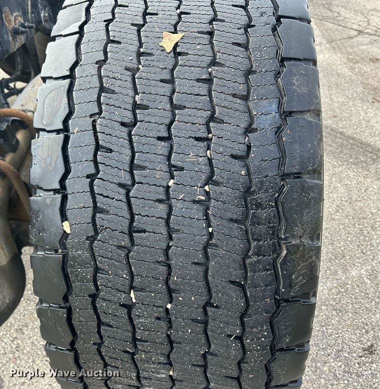 image for item DS0792 2012 Peterbilt  384 semi truck