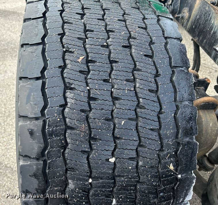 image for item DS0792 2012 Peterbilt  384 semi truck