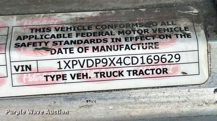 image for item DS0792 2012 Peterbilt  384 semi truck