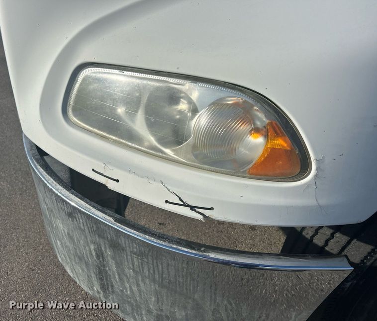 image for item DS0795 2011 Mack CXU613 semi truck