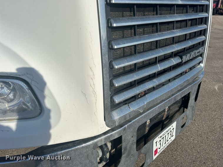 image for item DS0795 2011 Mack CXU613 semi truck