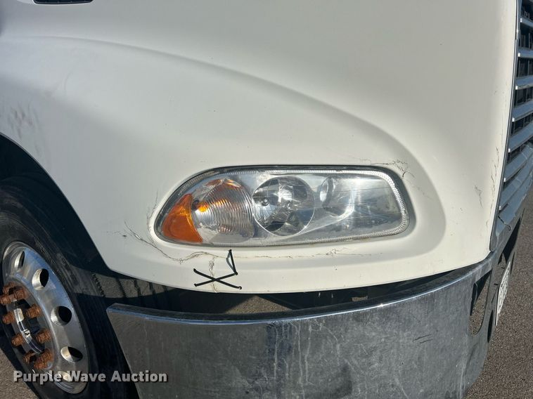 image for item DS0795 2011 Mack CXU613 semi truck