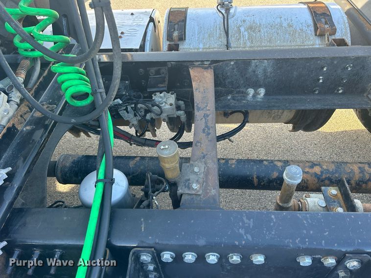 image for item DS0795 2011 Mack CXU613 semi truck