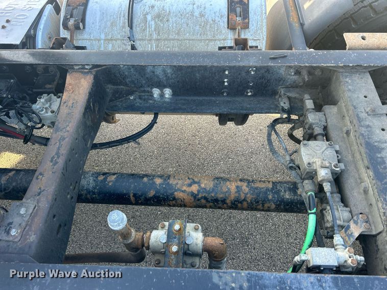 image for item DS0795 2011 Mack CXU613 semi truck