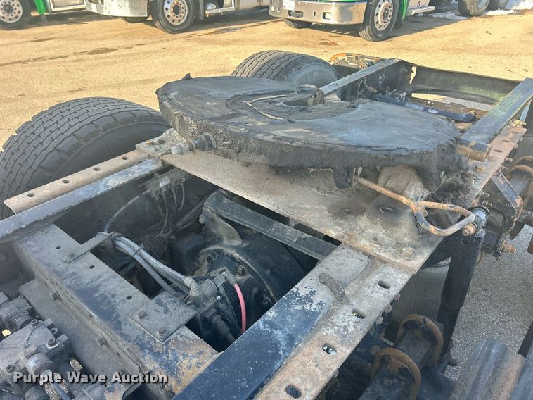 image for item DS0795 2011 Mack CXU613 semi truck