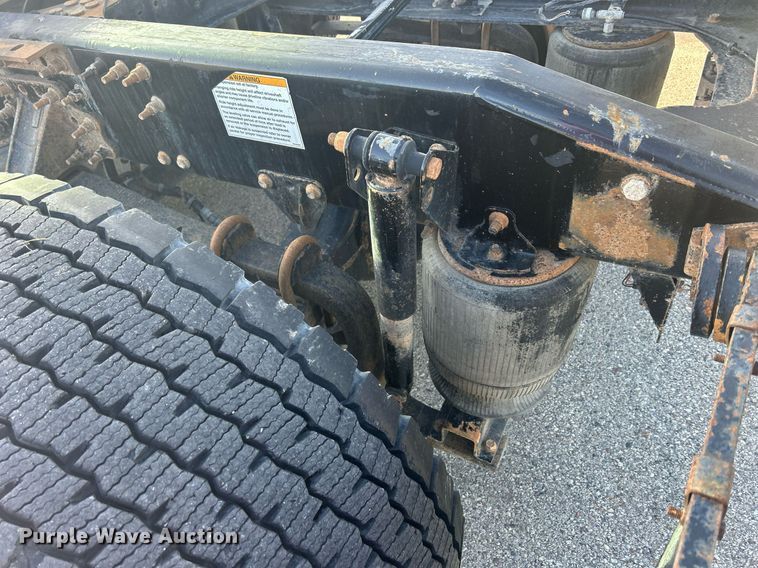 image for item DS0795 2011 Mack CXU613 semi truck