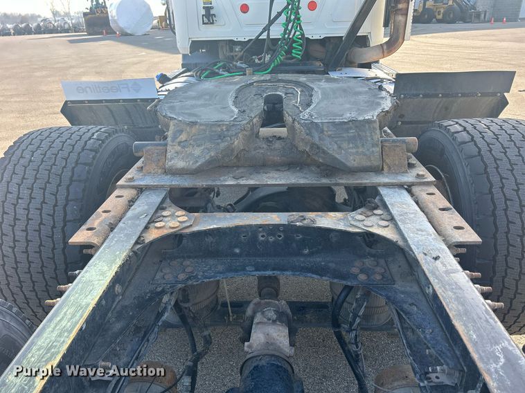 image for item DS0795 2011 Mack CXU613 semi truck