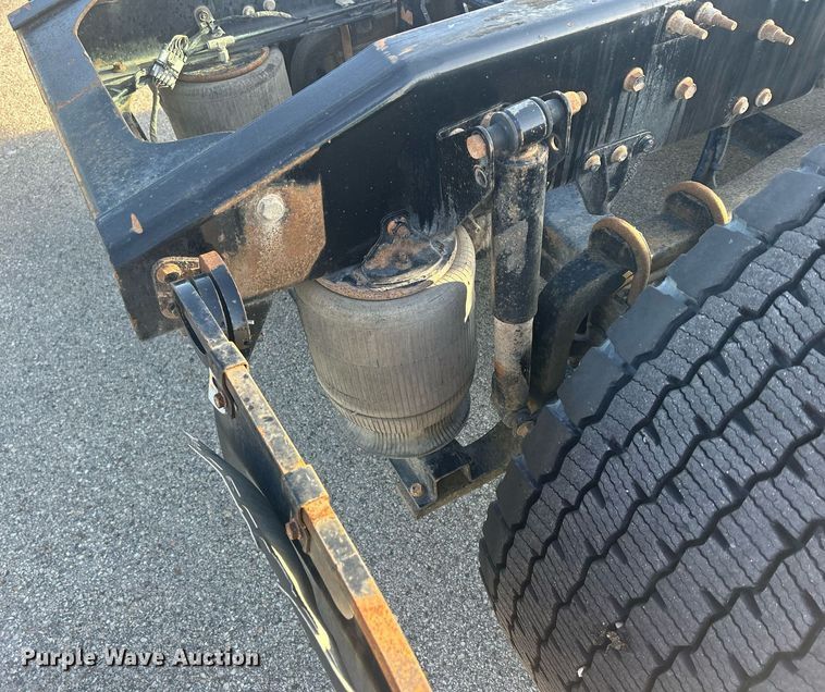 image for item DS0795 2011 Mack CXU613 semi truck