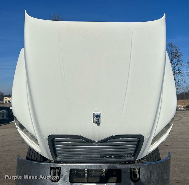 image for item DS0795 2011 Mack CXU613 semi truck