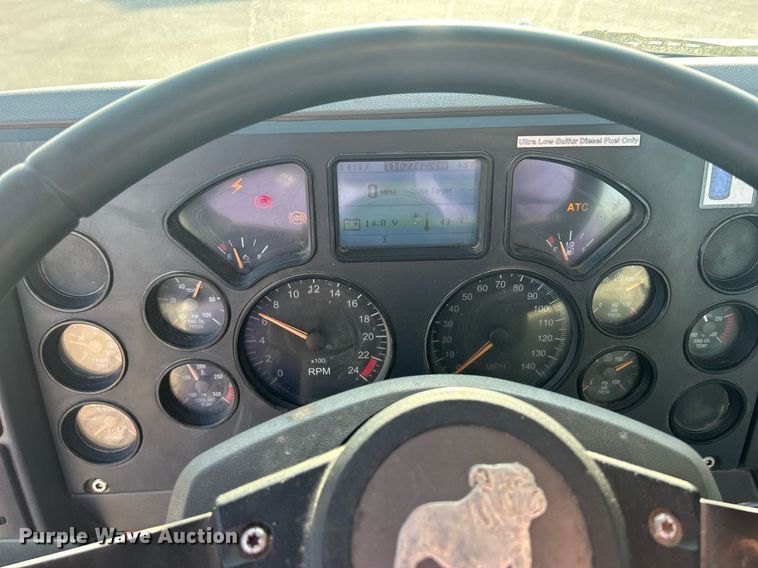 image for item DS0795 2011 Mack CXU613 semi truck