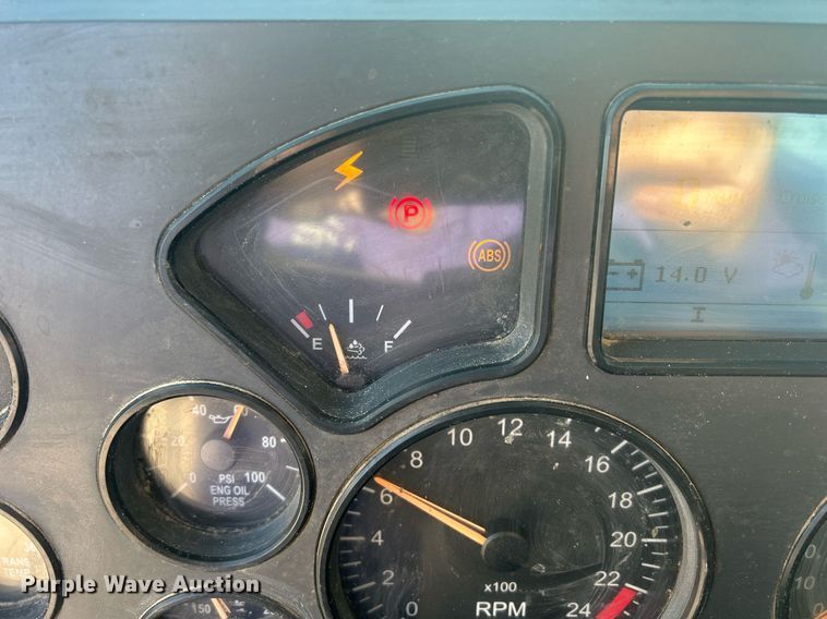 image for item DS0795 2011 Mack CXU613 semi truck