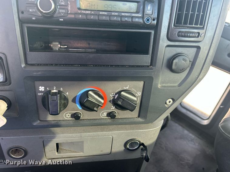 image for item DS0795 2011 Mack CXU613 semi truck