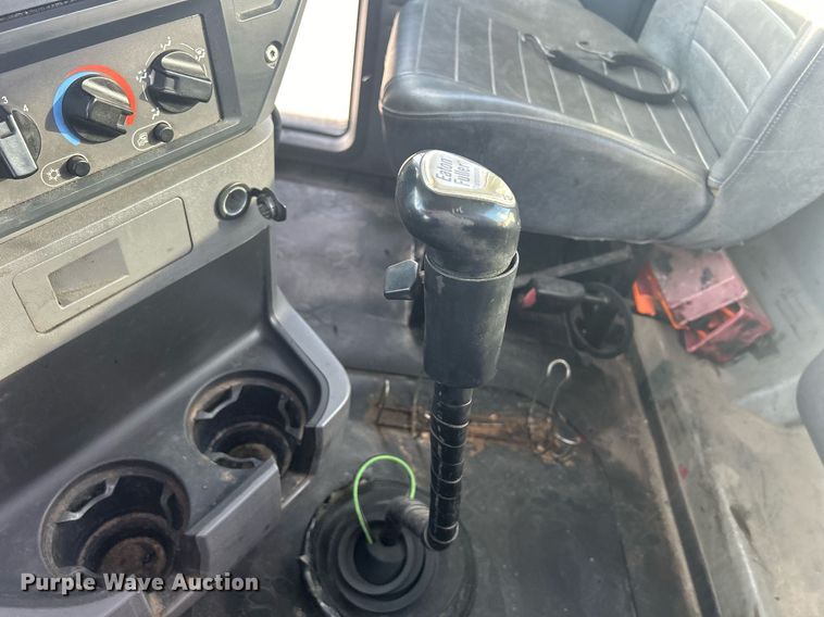 image for item DS0795 2011 Mack CXU613 semi truck