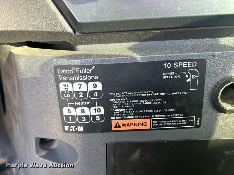 image for item DS0795 2011 Mack CXU613 semi truck