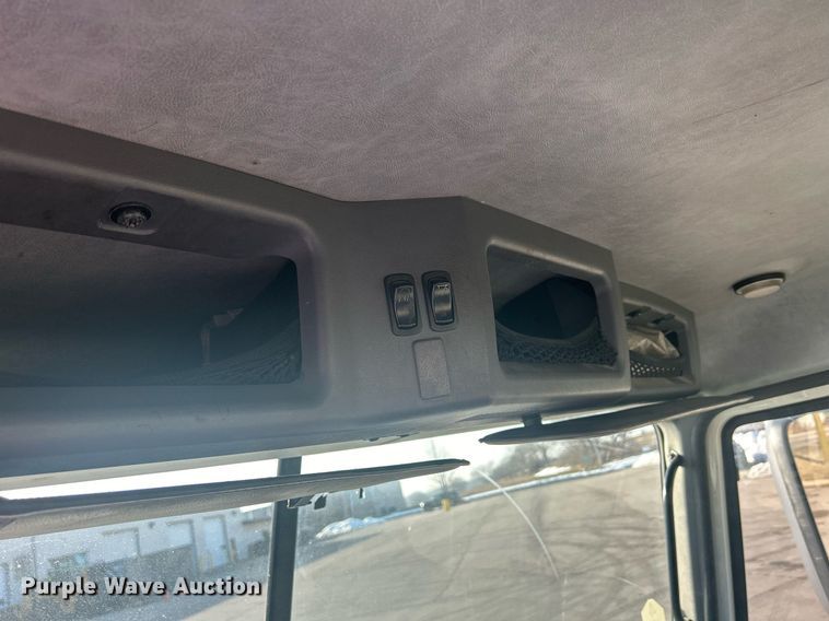 image for item DS0795 2011 Mack CXU613 semi truck