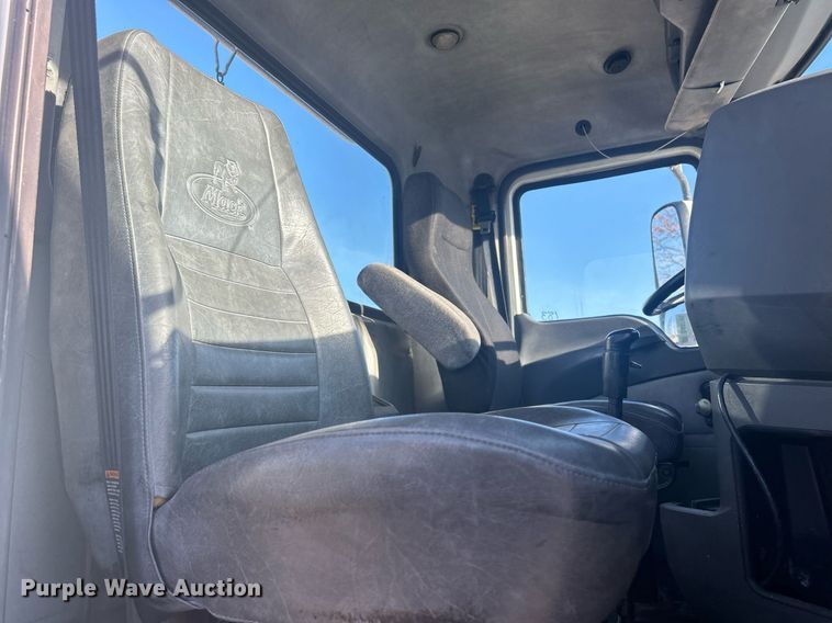 image for item DS0795 2011 Mack CXU613 semi truck