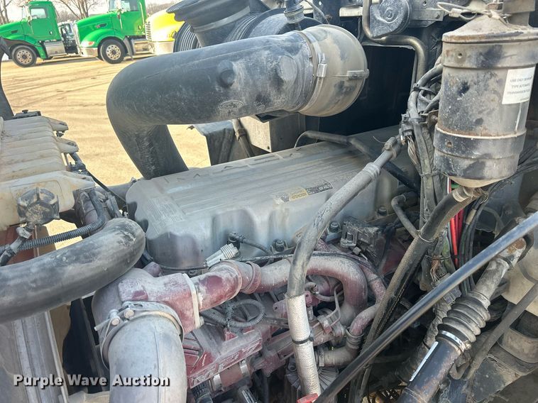 image for item DS0795 2011 Mack CXU613 semi truck