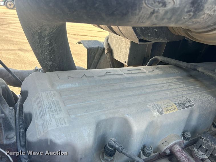 image for item DS0795 2011 Mack CXU613 semi truck