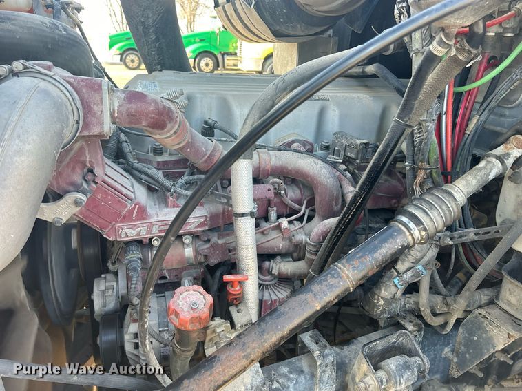 image for item DS0795 2011 Mack CXU613 semi truck