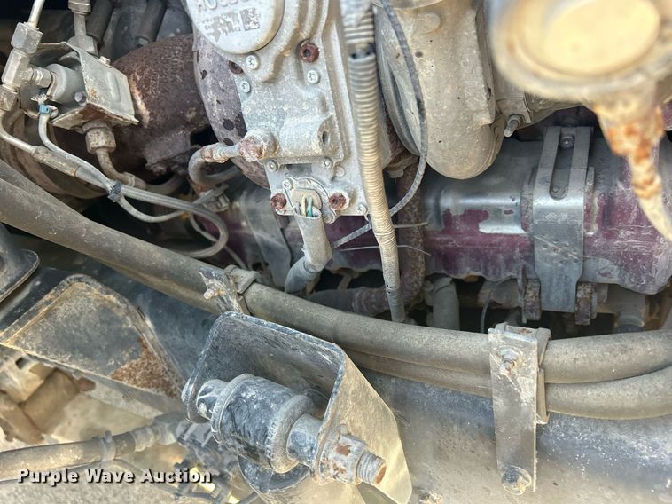 image for item DS0795 2011 Mack CXU613 semi truck