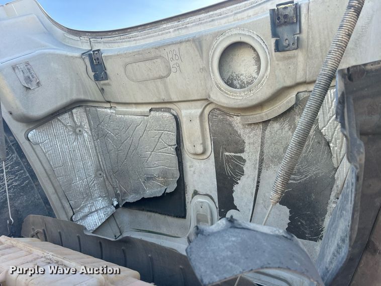 image for item DS0795 2011 Mack CXU613 semi truck