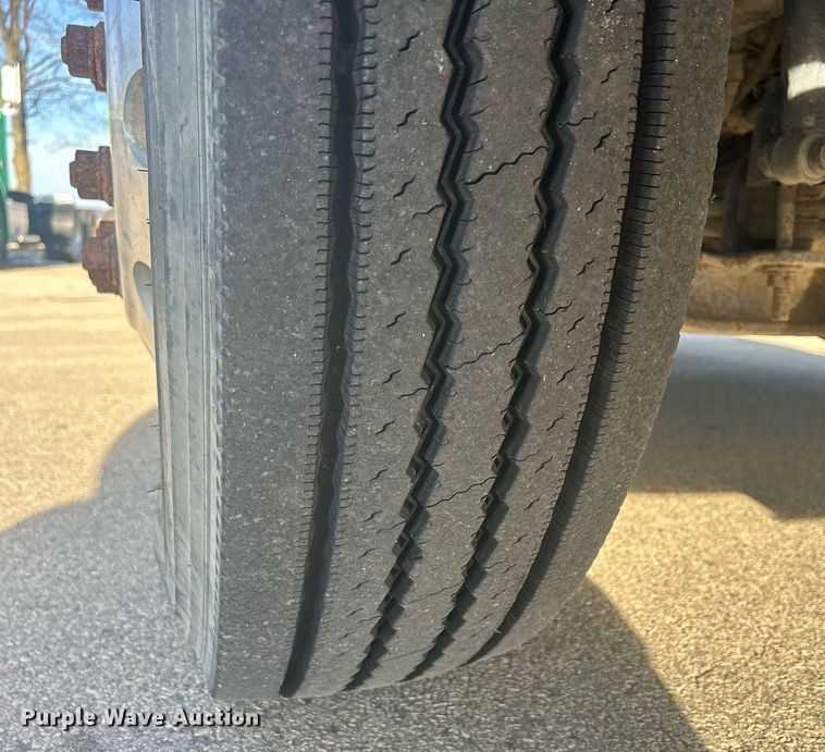 image for item DS0795 2011 Mack CXU613 semi truck