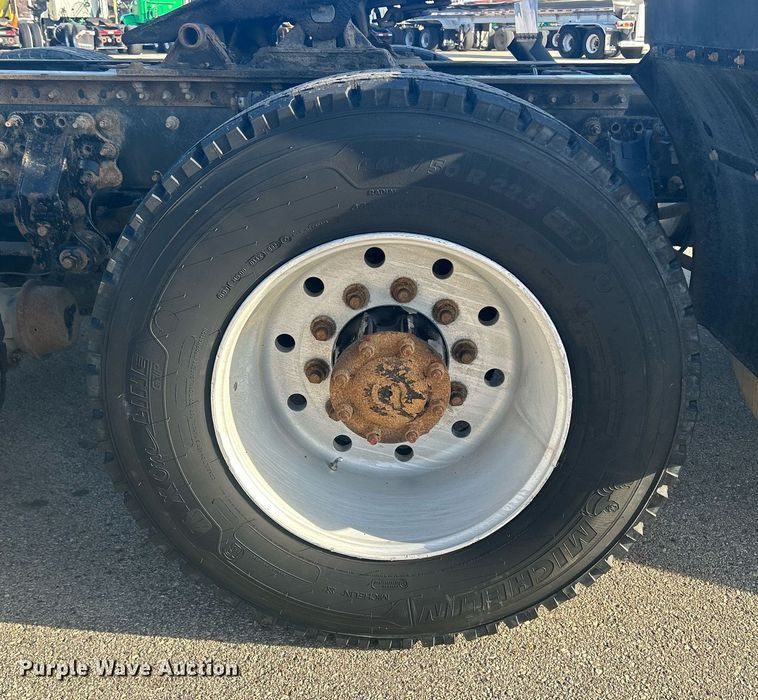 image for item DS0795 2011 Mack CXU613 semi truck