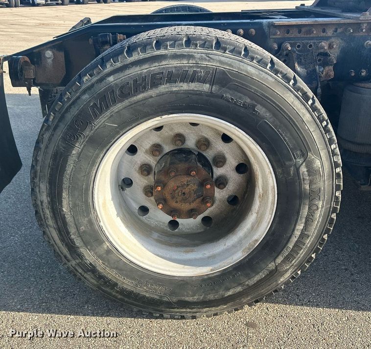 image for item DS0795 2011 Mack CXU613 semi truck