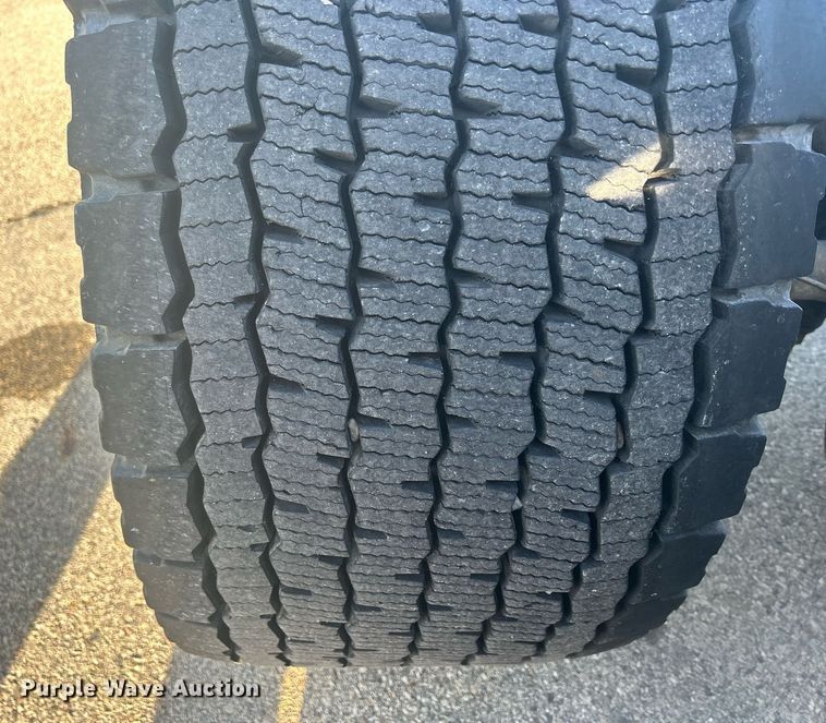 image for item DS0795 2011 Mack CXU613 semi truck