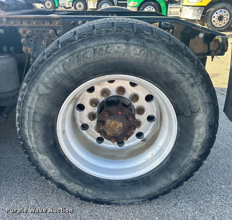 image for item DS0795 2011 Mack CXU613 semi truck