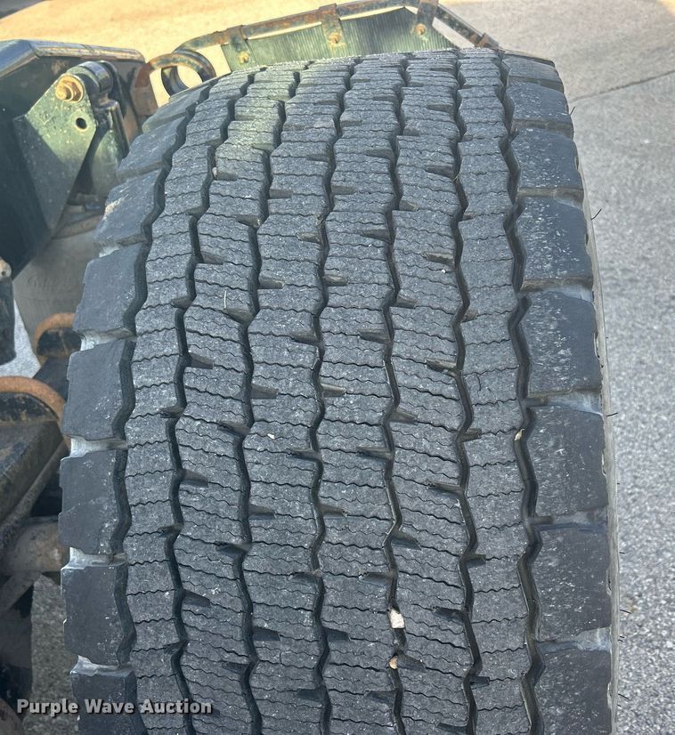 image for item DS0795 2011 Mack CXU613 semi truck