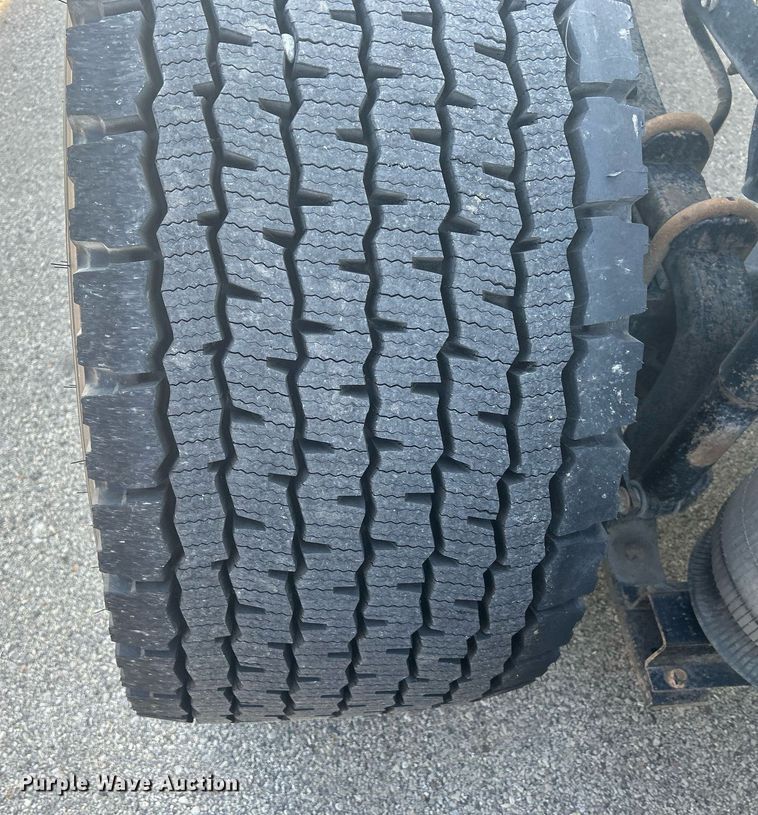 image for item DS0795 2011 Mack CXU613 semi truck