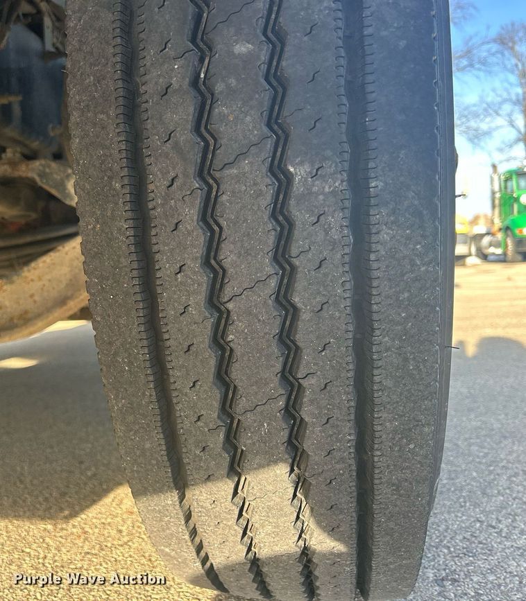 image for item DS0795 2011 Mack CXU613 semi truck