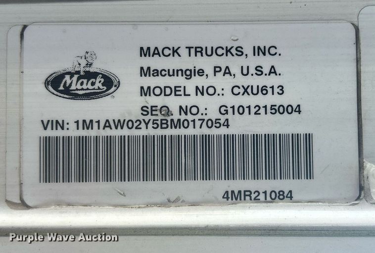 image for item DS0795 2011 Mack CXU613 semi truck