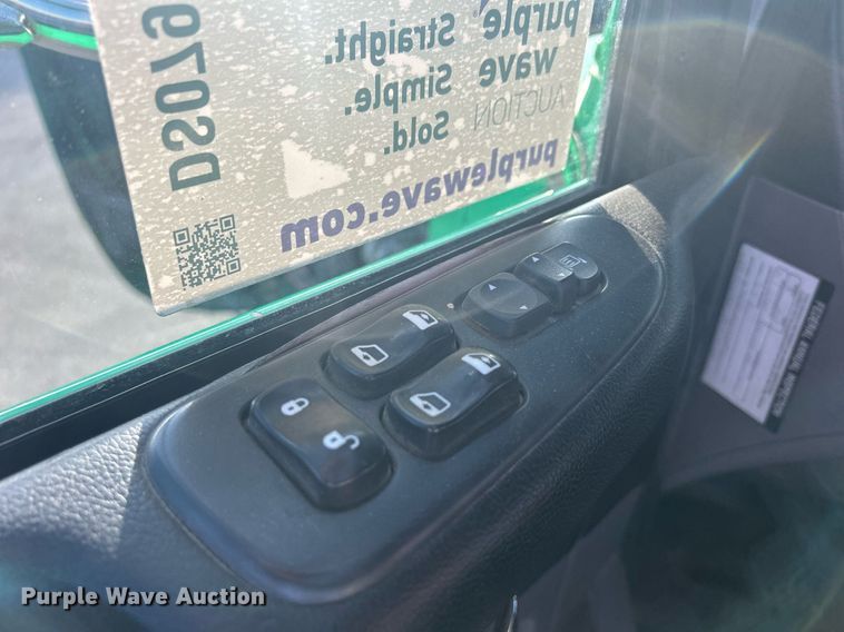 image for item DS0797 2013 Peterbilt  384 semi truck