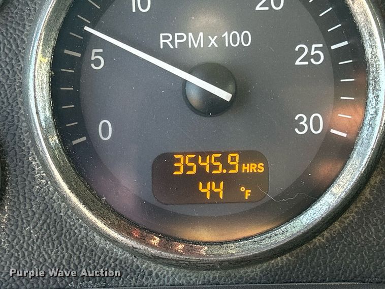 image for item DS0797 2013 Peterbilt  384 semi truck