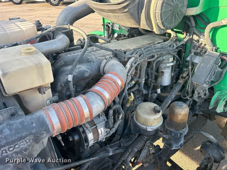 image for item DS0797 2013 Peterbilt  384 semi truck