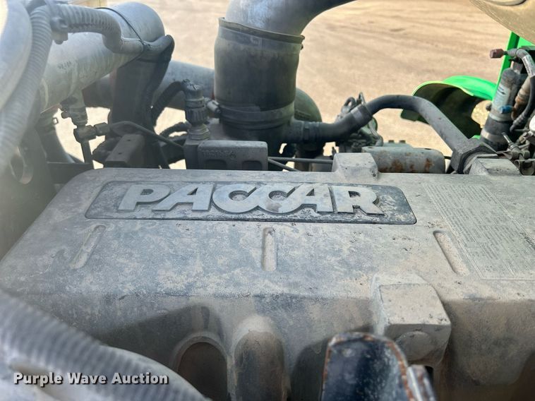 image for item DS0797 2013 Peterbilt  384 semi truck