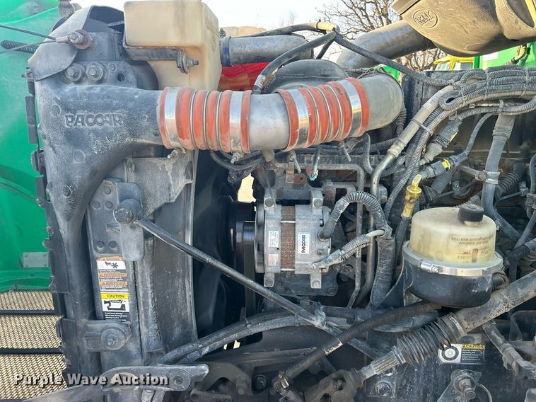 image for item DS0797 2013 Peterbilt  384 semi truck