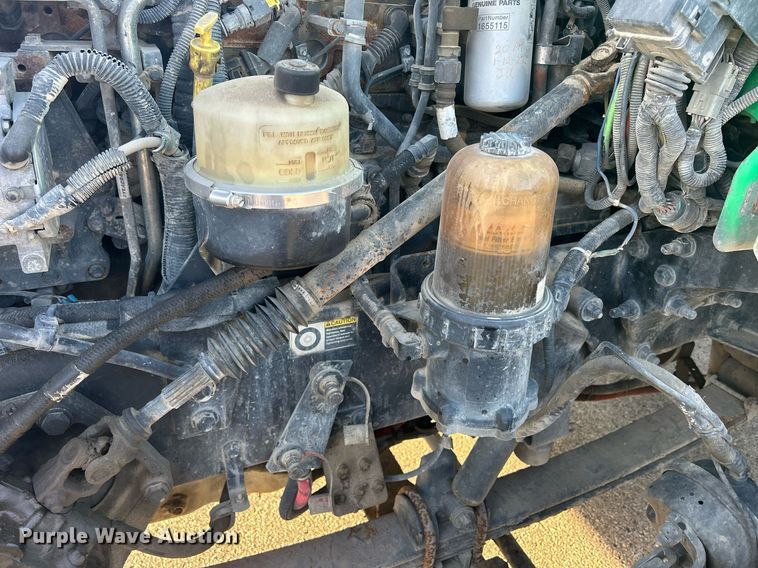 image for item DS0797 2013 Peterbilt  384 semi truck