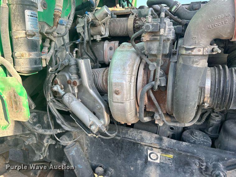 image for item DS0797 2013 Peterbilt  384 semi truck